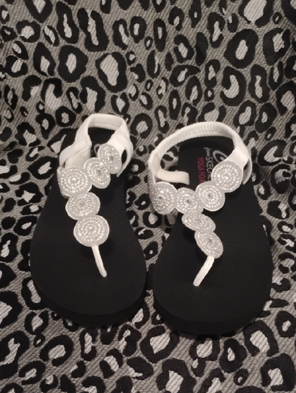 Skechers White Beaded T-Strap Sandals with Black Footbed NIB